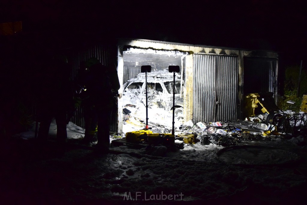 Feuer Hinterhof Garagen Koeln Hoehenberg Olpenerstr P142.JPG - Miklos Laubert